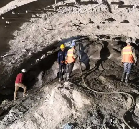 东郊镇隧道拱顶带模注浆料，微膨胀注浆料的特点及施工工艺